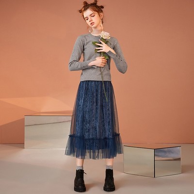 秋冬半身裙時尚穿搭指南 針織單品點亮季節風采